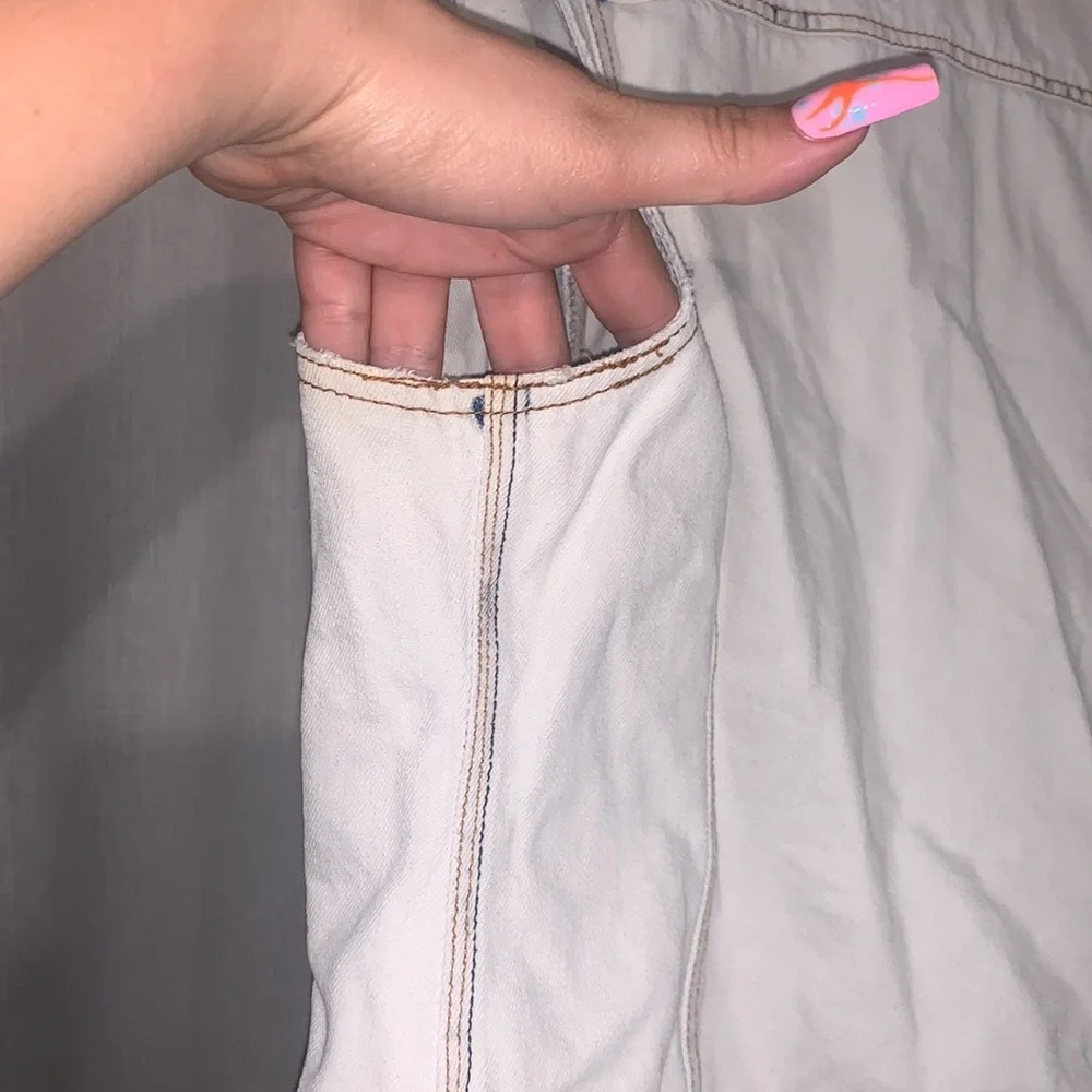 Boho Light Wash Ripped Frayed Denim Vest Jacket Juicy Couture Vintage Pin - Picture 9 of 9